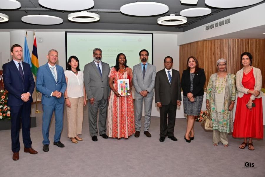 PAGE MAURITIUS TRANSITION CEREMONY United Nations In Mauritius   Group Photo 2 0.JPG